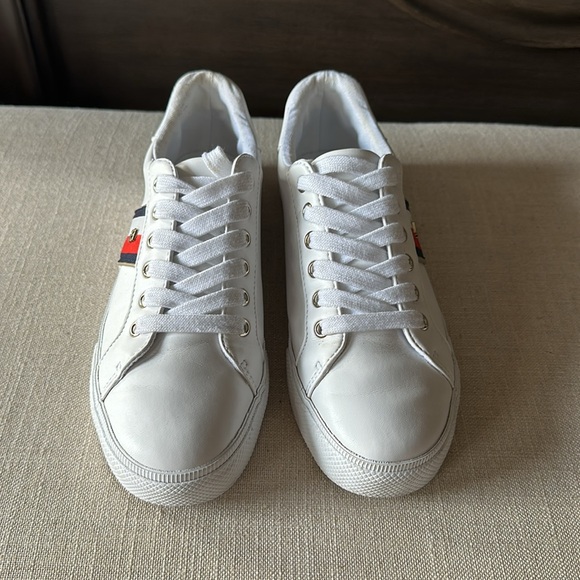 6M Women’s Tommy Hilfiger Sneakers - Picture 2 of 6